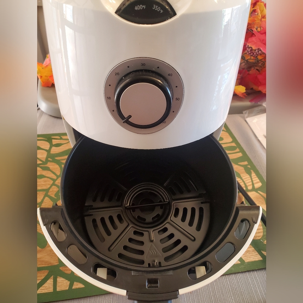 Compact air fryer